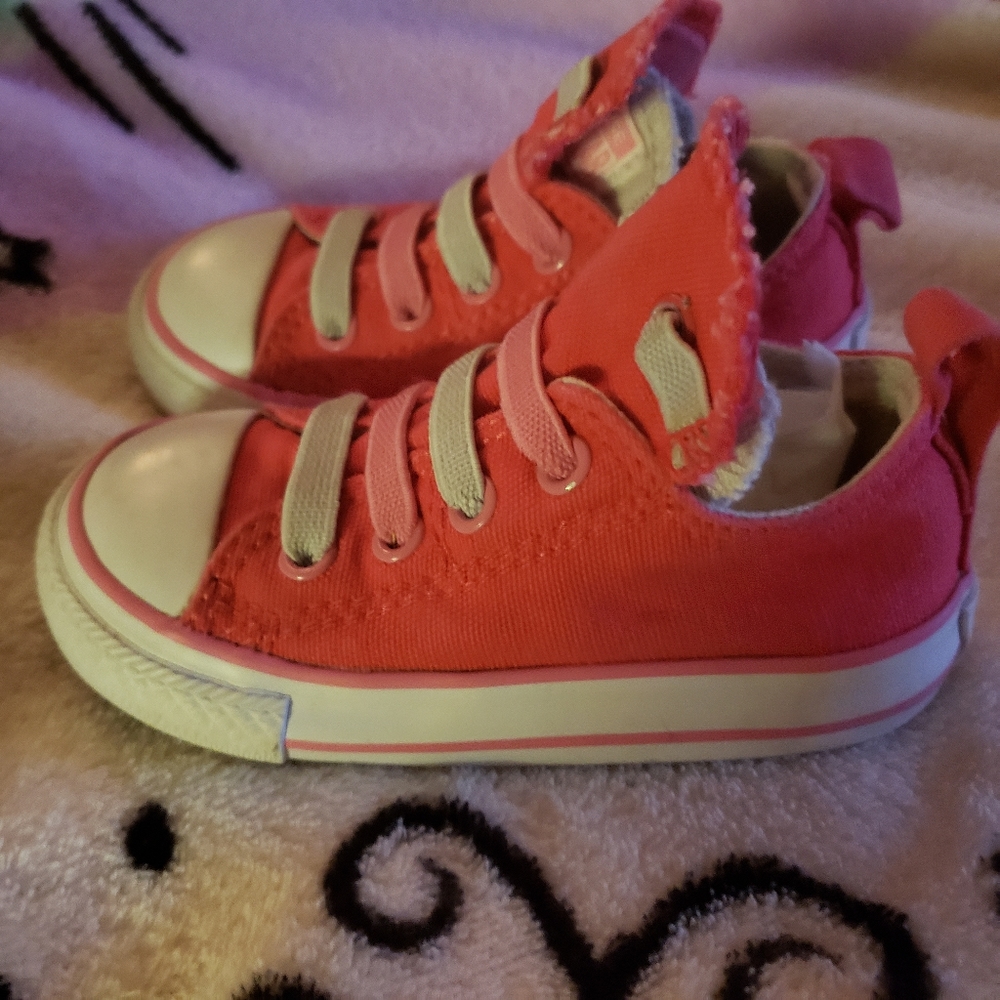Pink Converse-Toddler Size 6 - Picture 2 of 6